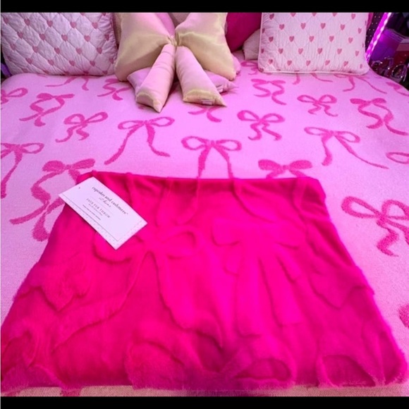 Bnwt cupcake and cashmere bow blanket pink on pink Bnwt